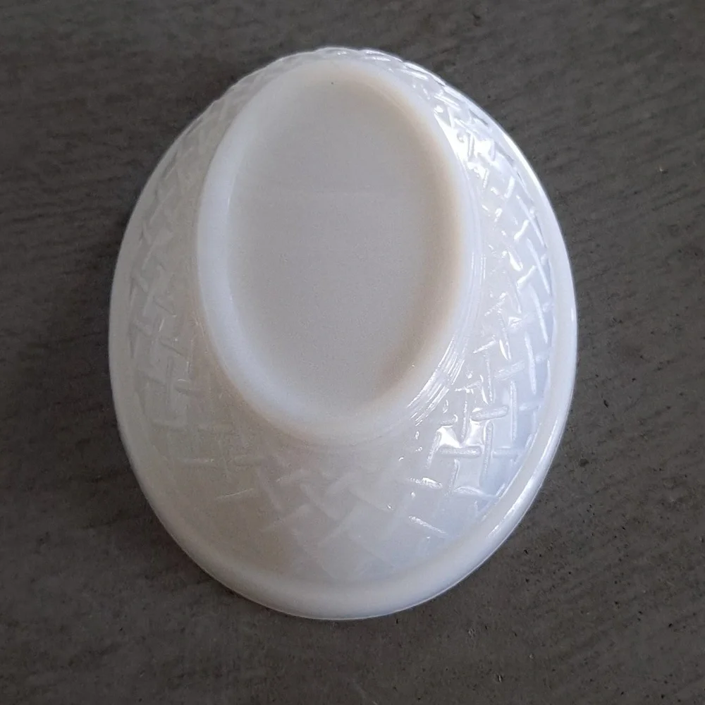 Vintage MCM Hazel Atlas White Milk Glass Covered Dish | Hen on Nest - Picture 6 of 9